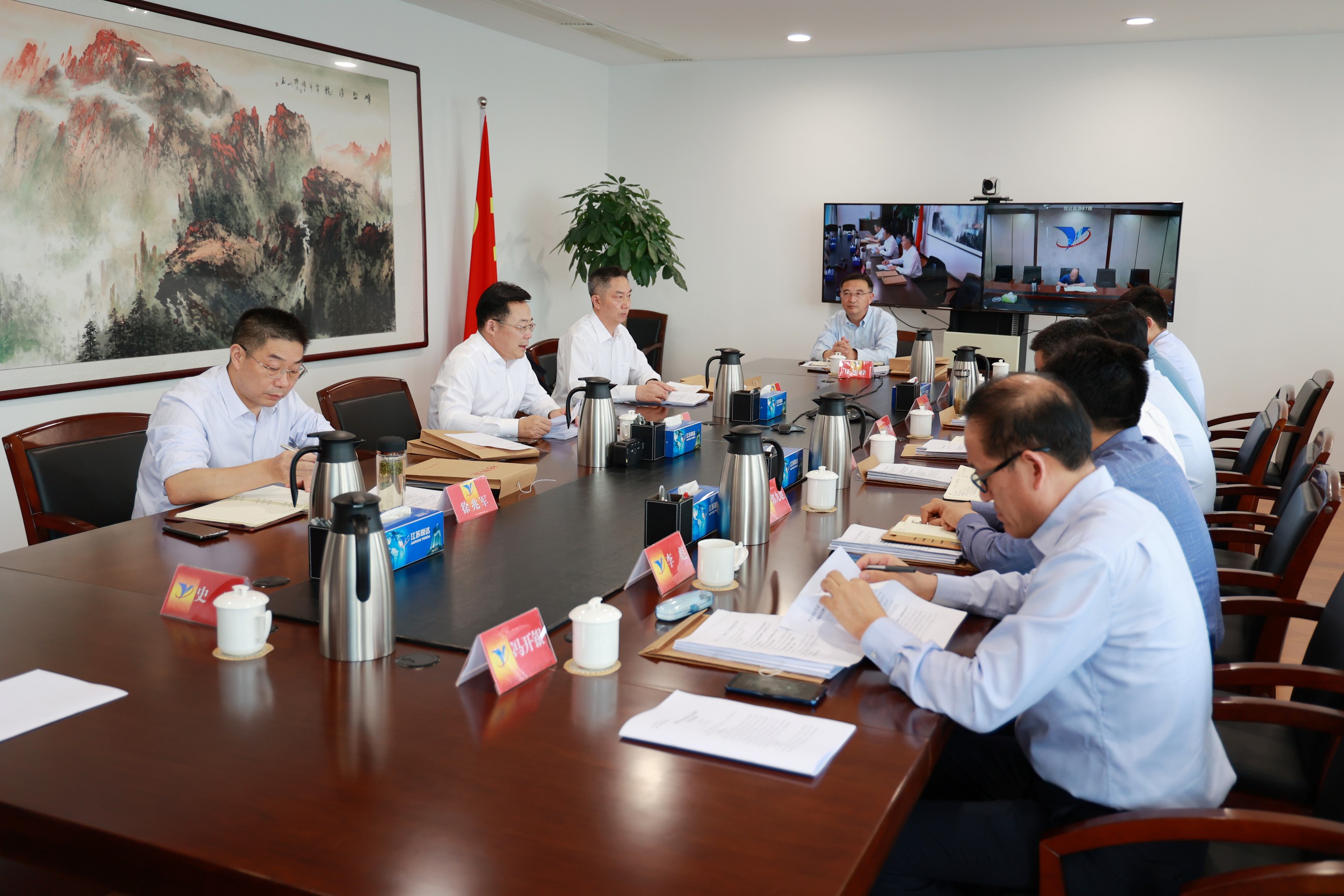 集团召开党委中心组专题学习会